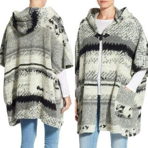 NWOT BB Dakota Poncho